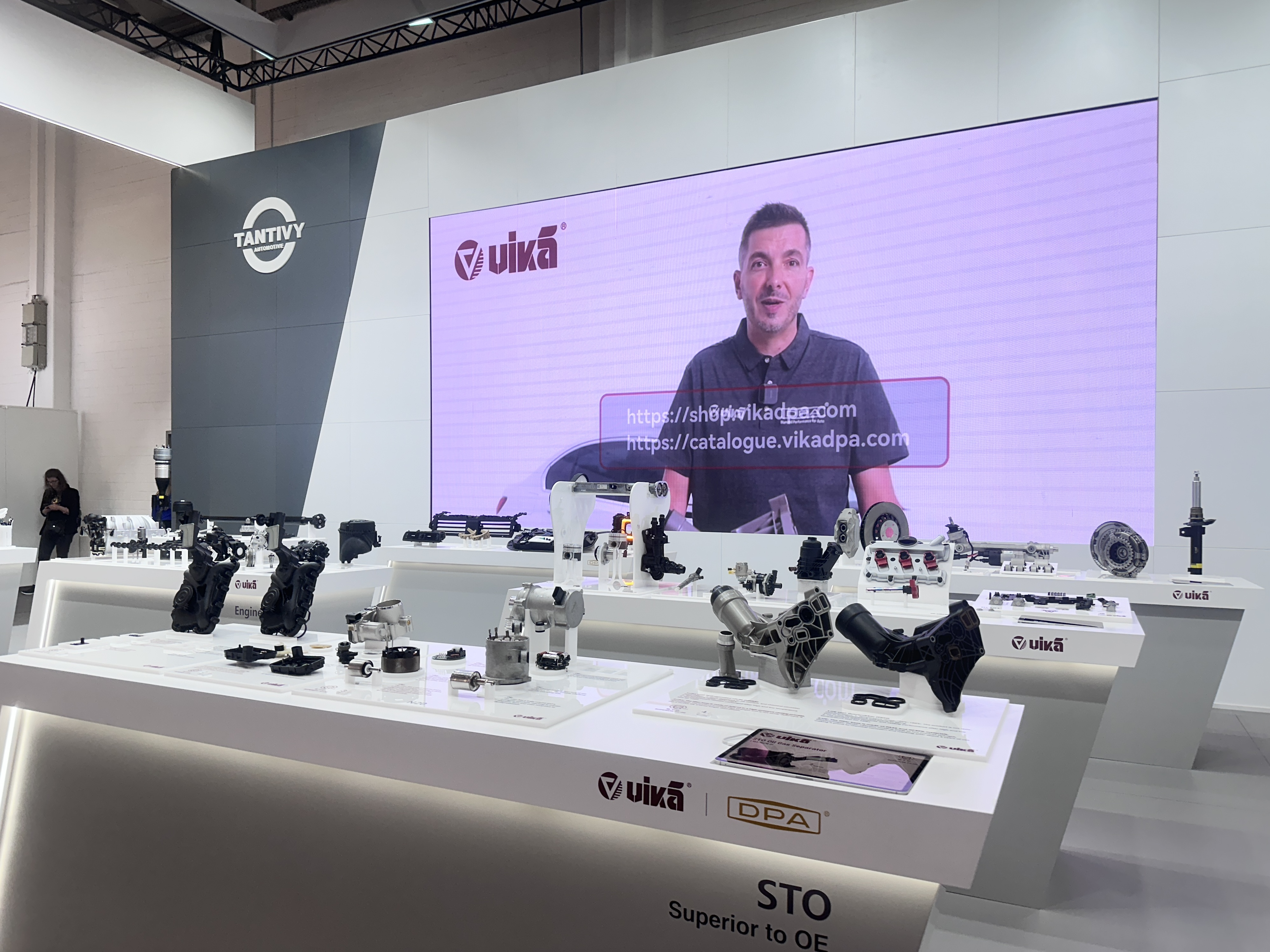 ¡Bajo el testimonio del mundo, las piezas de Mercedes-Benz y BMW se exhiben en la Exposición de Autopartes de Frankfurt en Alemania! ¡Bajo el testimonio del mundo, las piezas de Mercedes-Benz y BMW se exhiben en la Exposición de Autopartes de Frankfurt en Alemania!